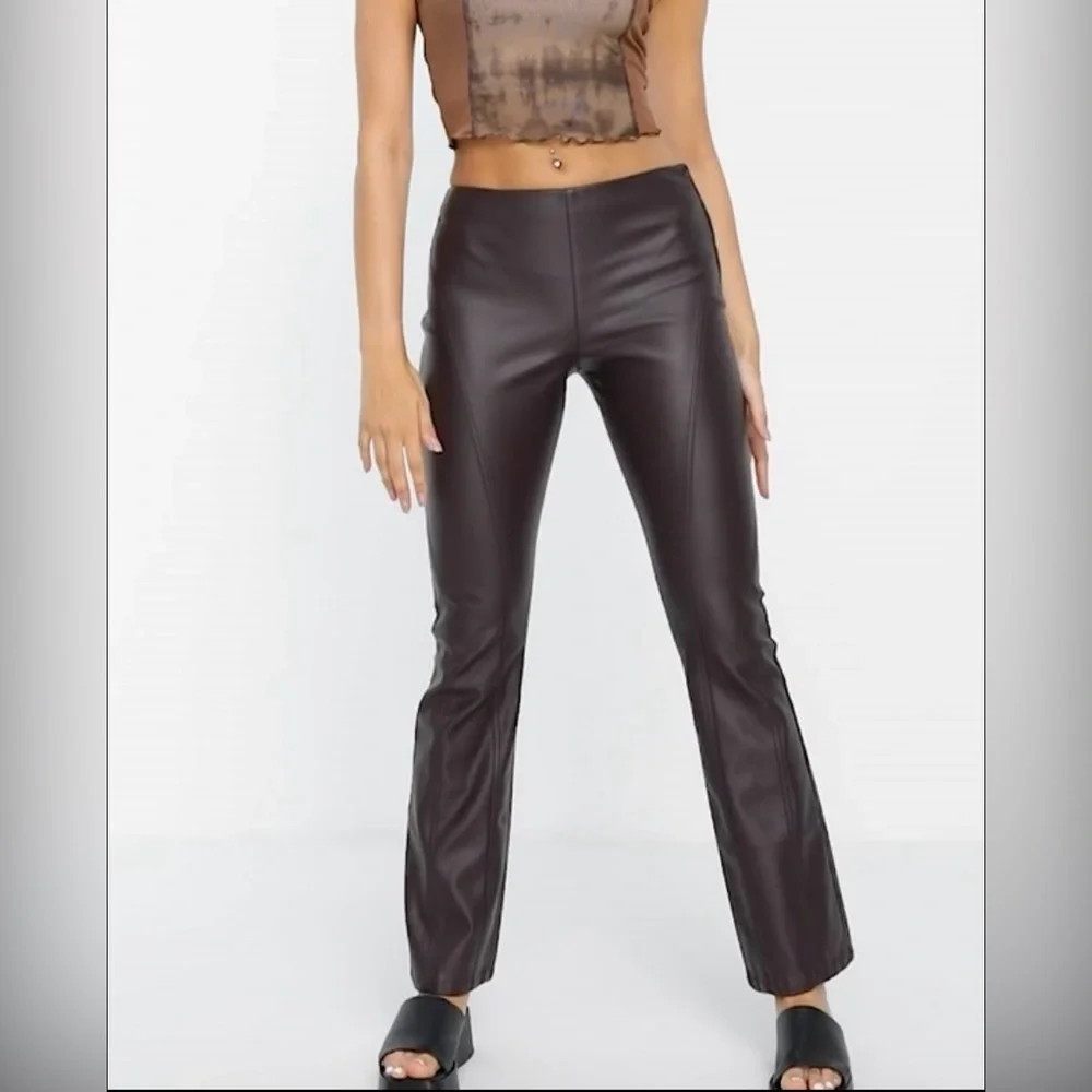 ASOS DESIGN low rise leather look seamed flare in chocolate - Picture 1 of 7